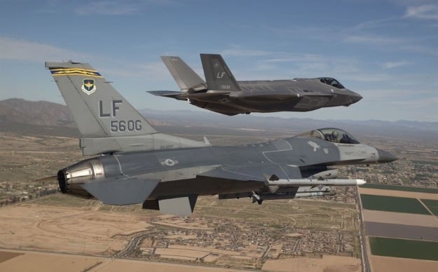 Twórca F-16: “Myśliwiec F-35 to awaria za bilion dolarów”