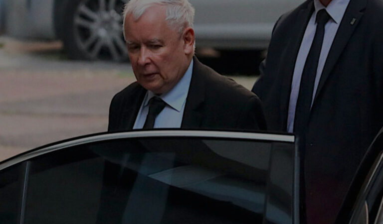 Jarosław Kaczyński ciężko choruje? “Nowotwór z przerzutami”