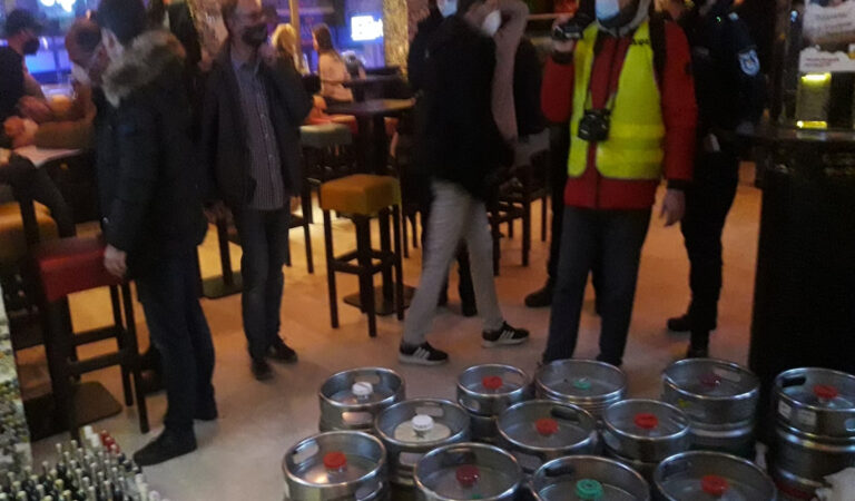 Warszawski klub otwarty pomimo obostrzeń. Policja skonfiskowała alkohol