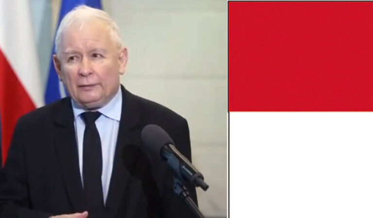 Wpadka Kaczyńskiego. Prezes przypiął flagę Polski do góry nogami