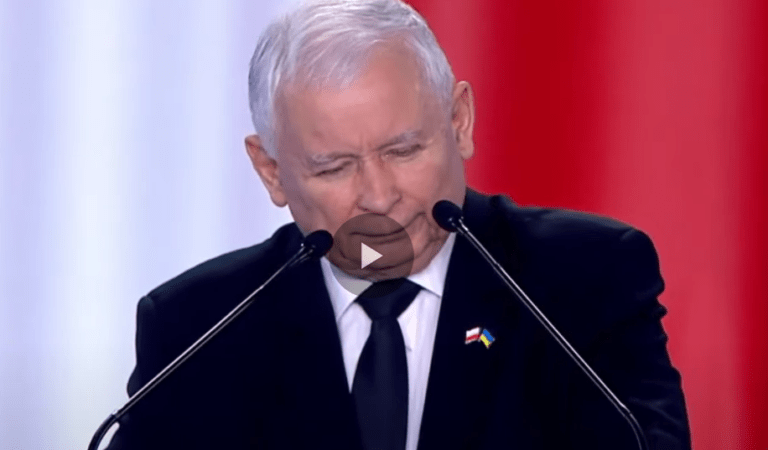 Kaczyński sam sobie bije brawo i krzyczy “Jarosław”. Zmuszają też publiczność [VIDEO]